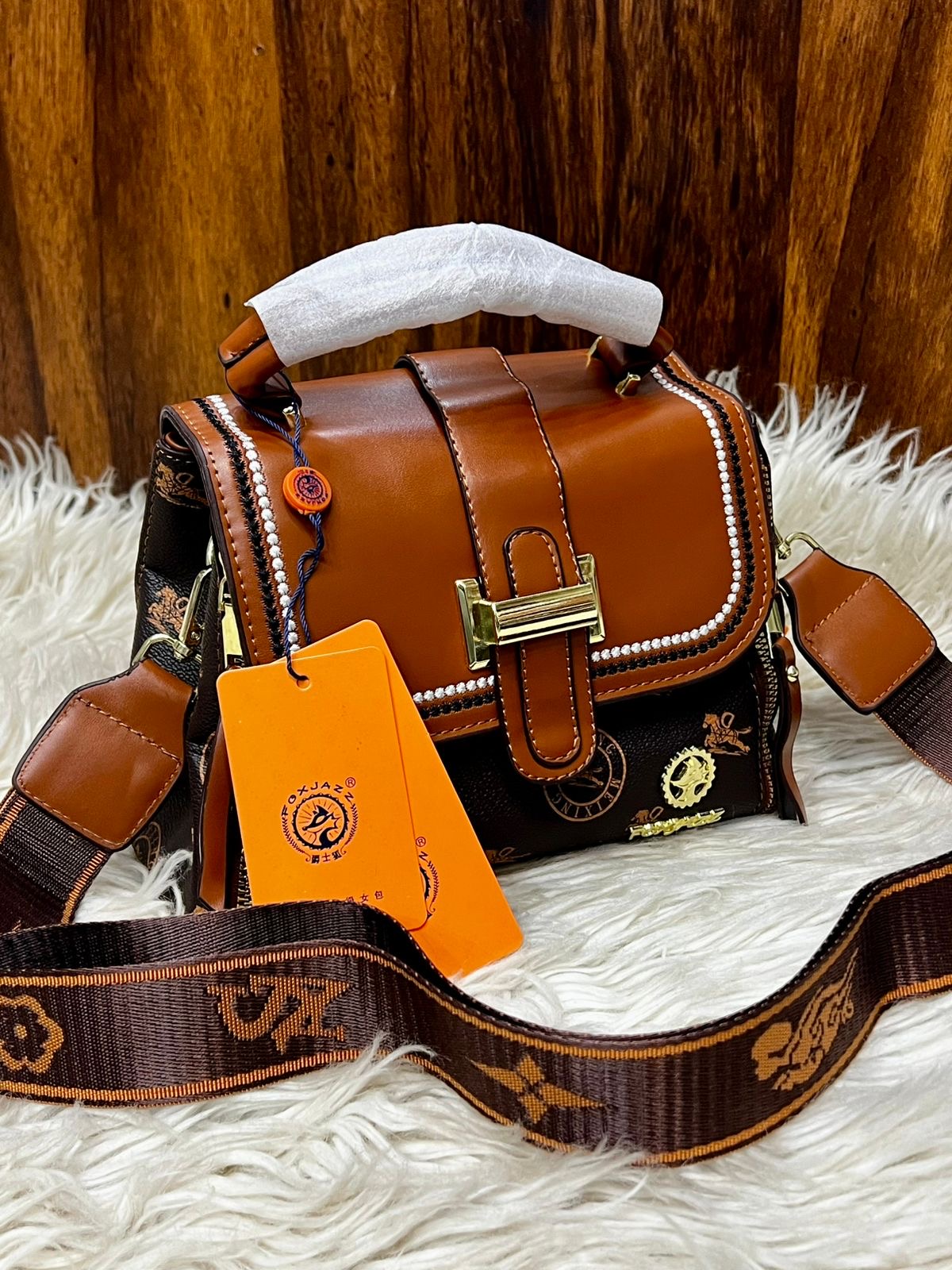 Elegant crossbody bag