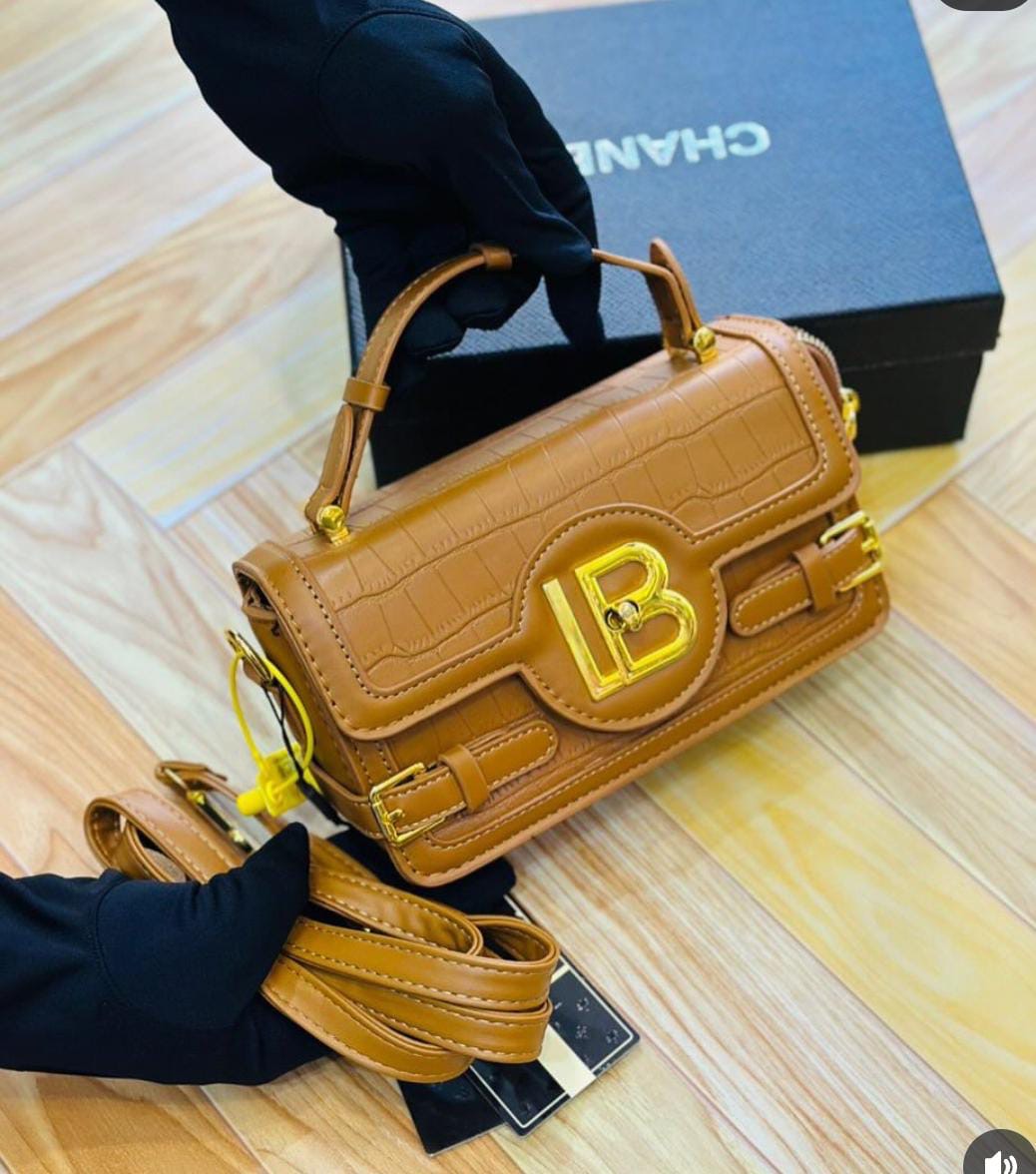 Trendsetter crossbody