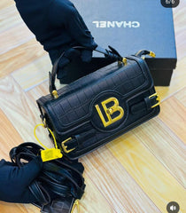 Trendsetter crossbody