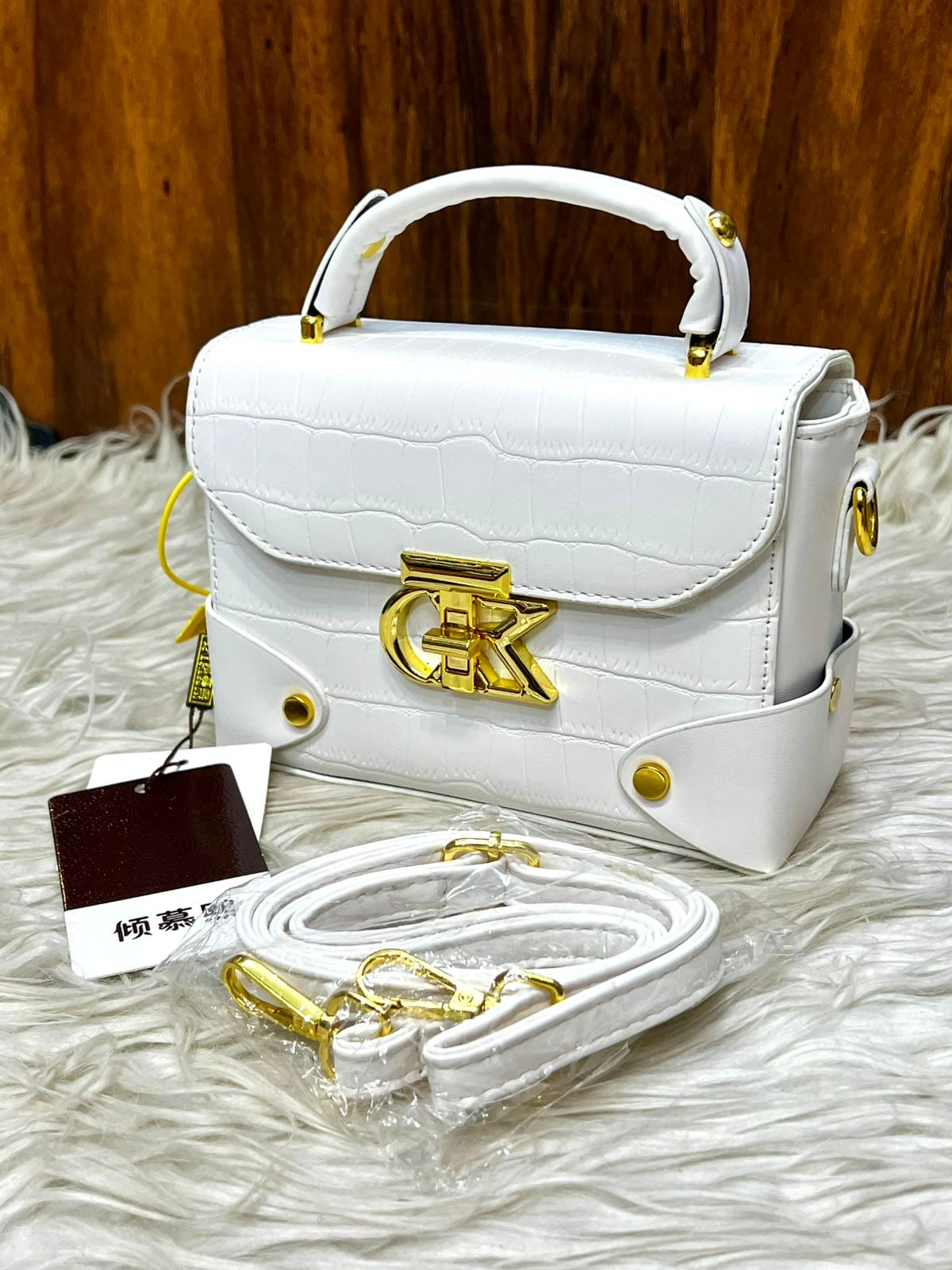 Aura Crossbody
