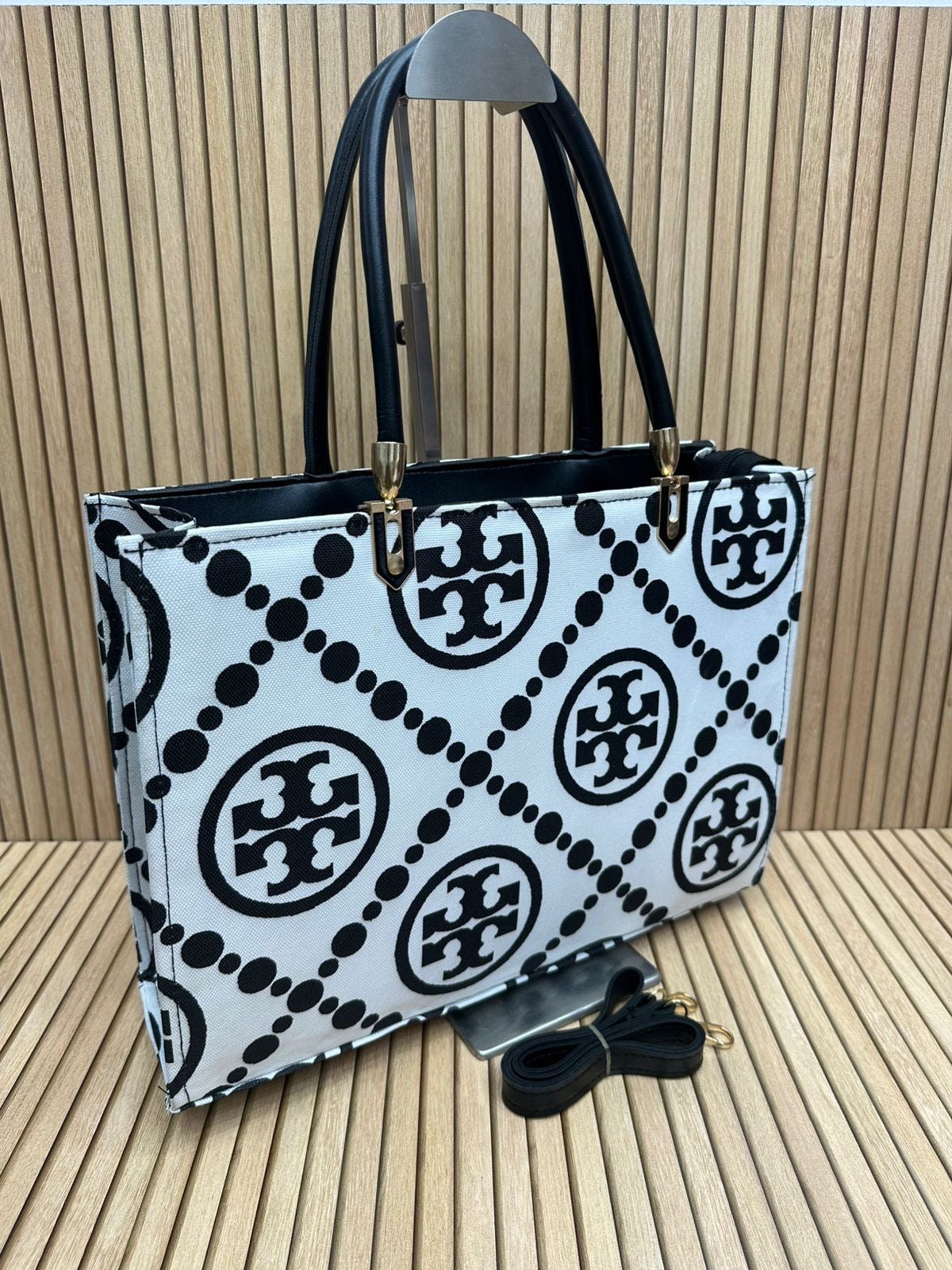 Tory totes