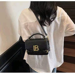 Trendsetter crossbody
