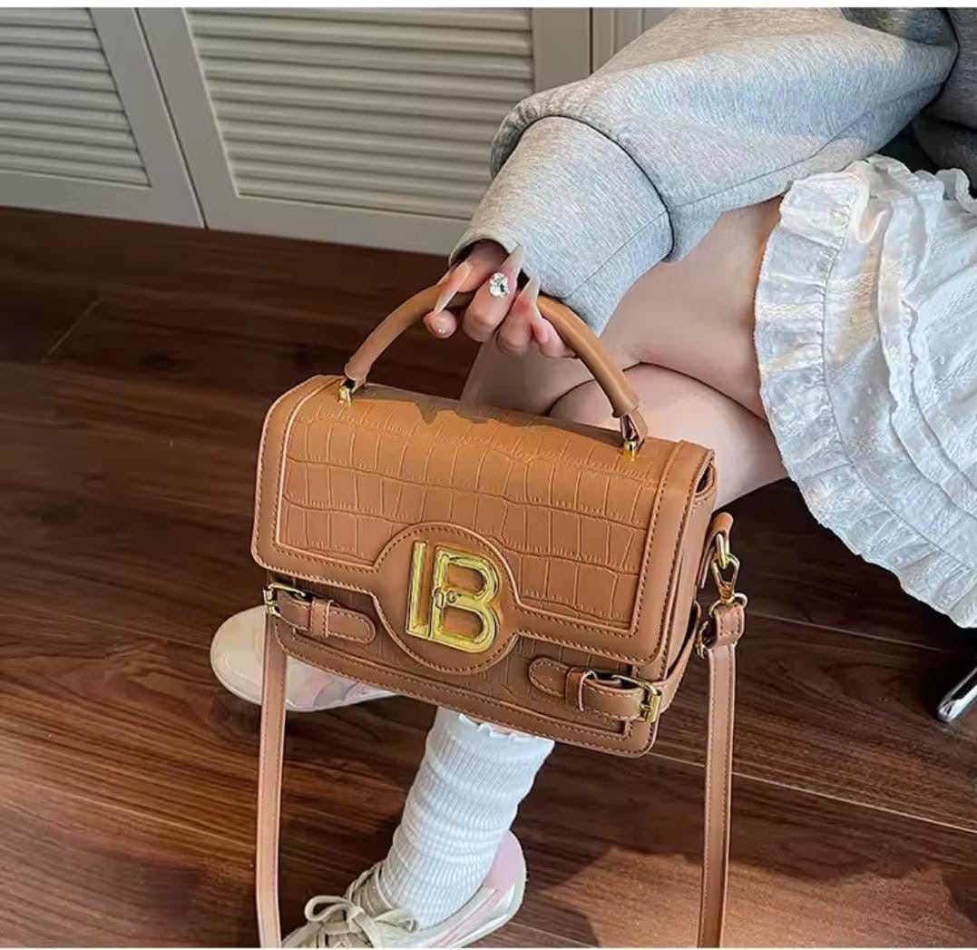 Trendsetter crossbody