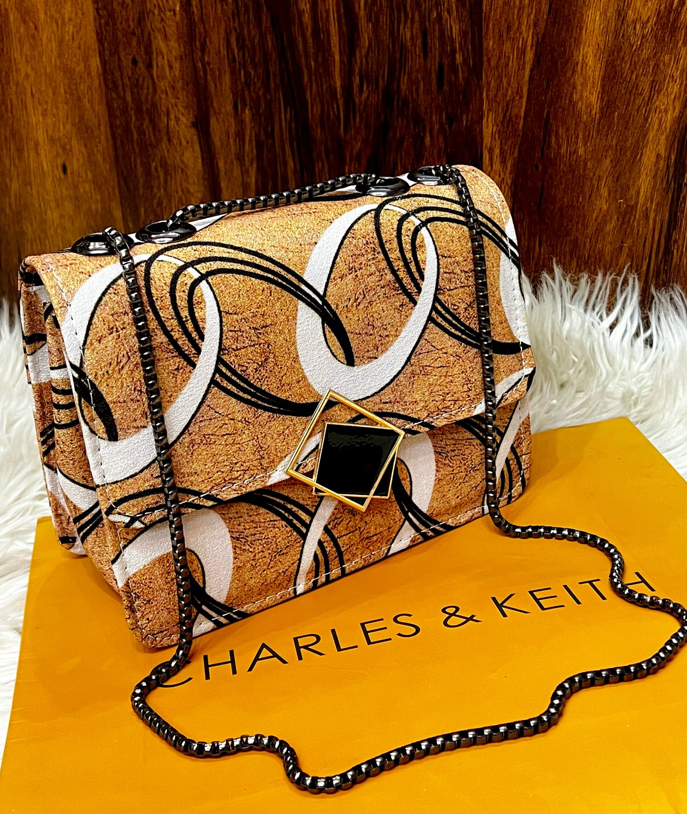 Virelle Crossbody