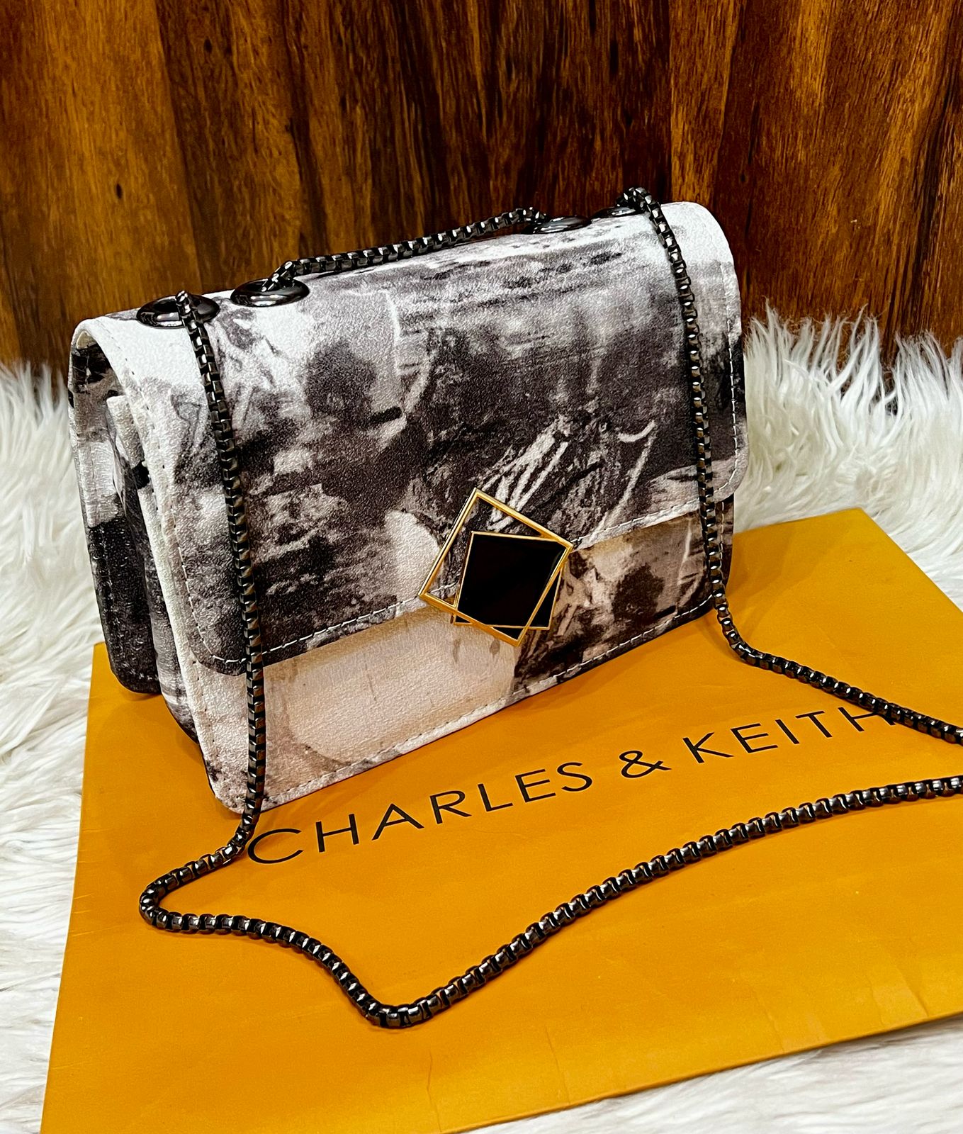 Virelle Crossbody