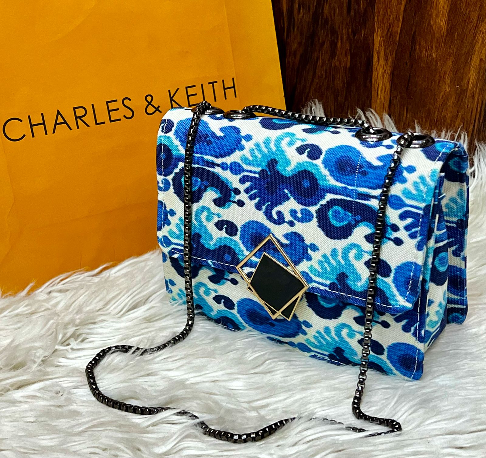 Virelle Crossbody