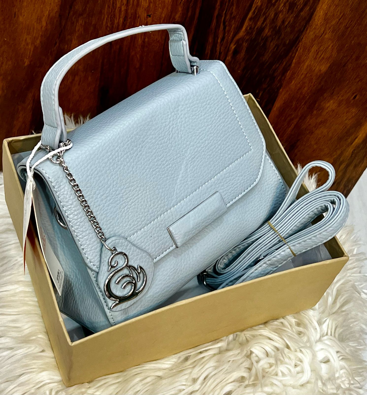Flappy hand bag
