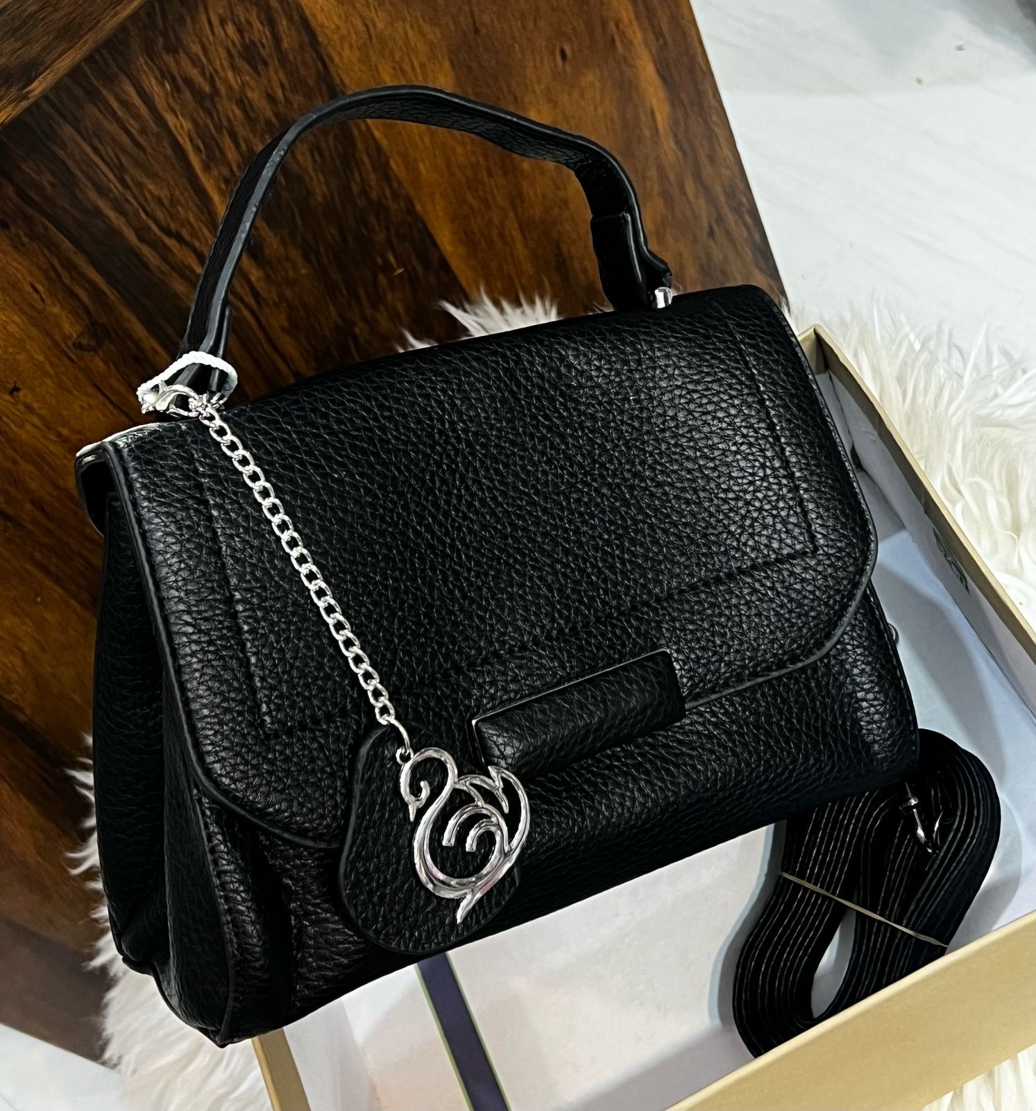 Flappy hand bag