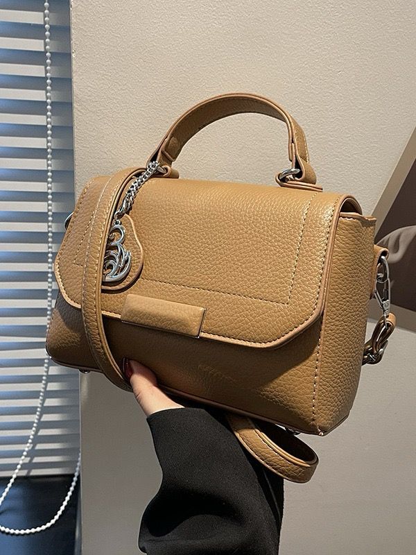 Flappy hand bag