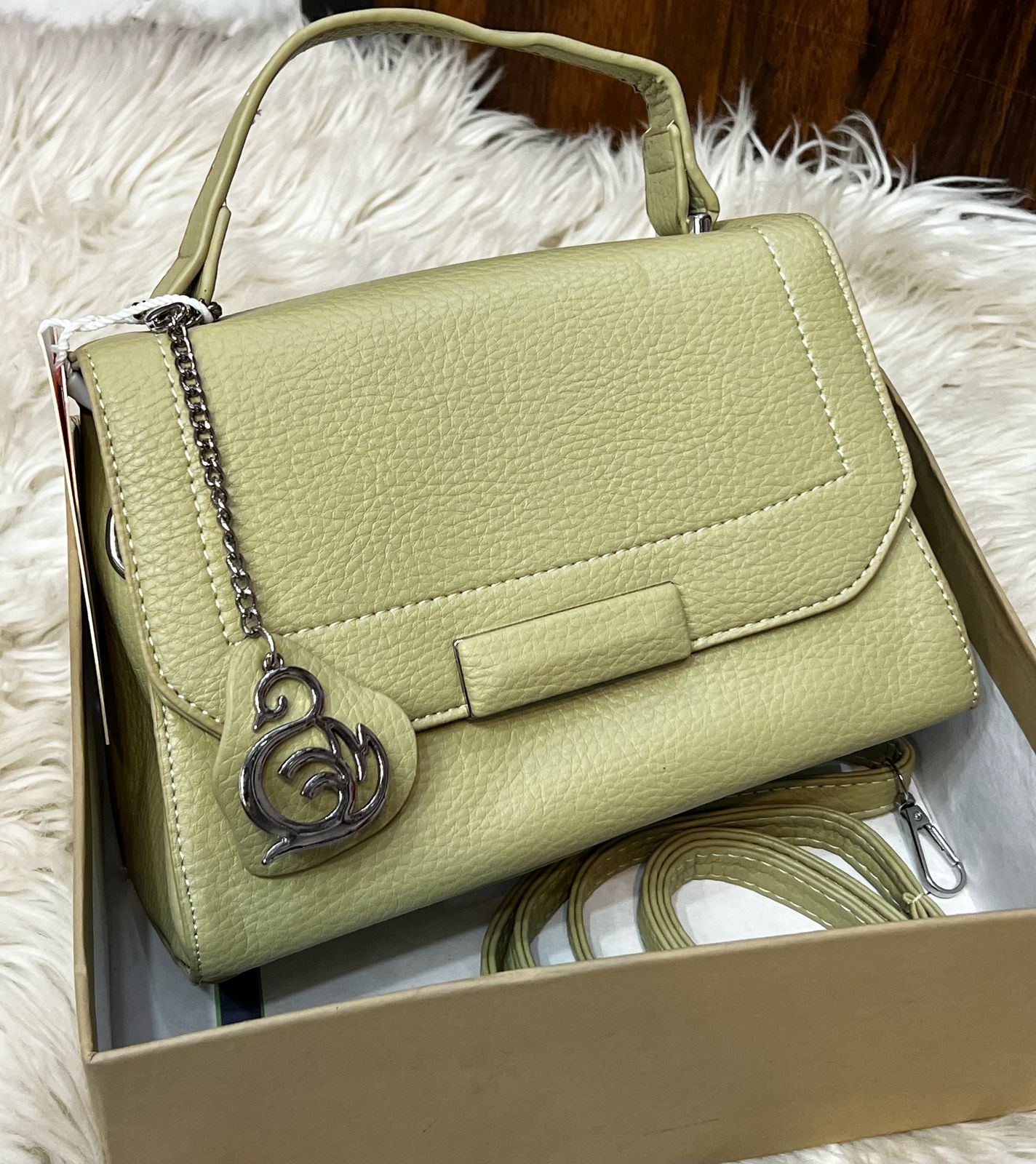 Flappy hand bag