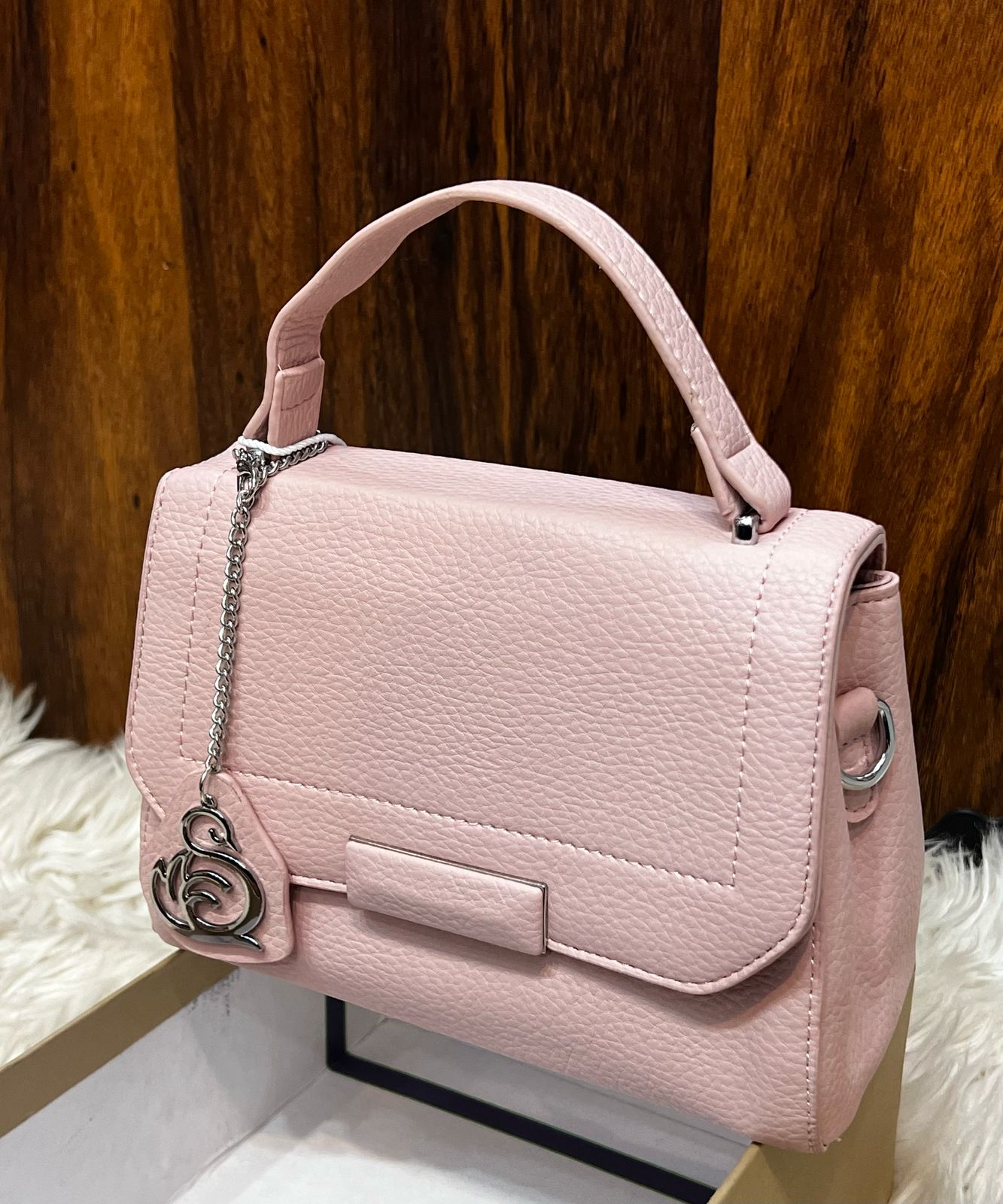 Flappy hand bag