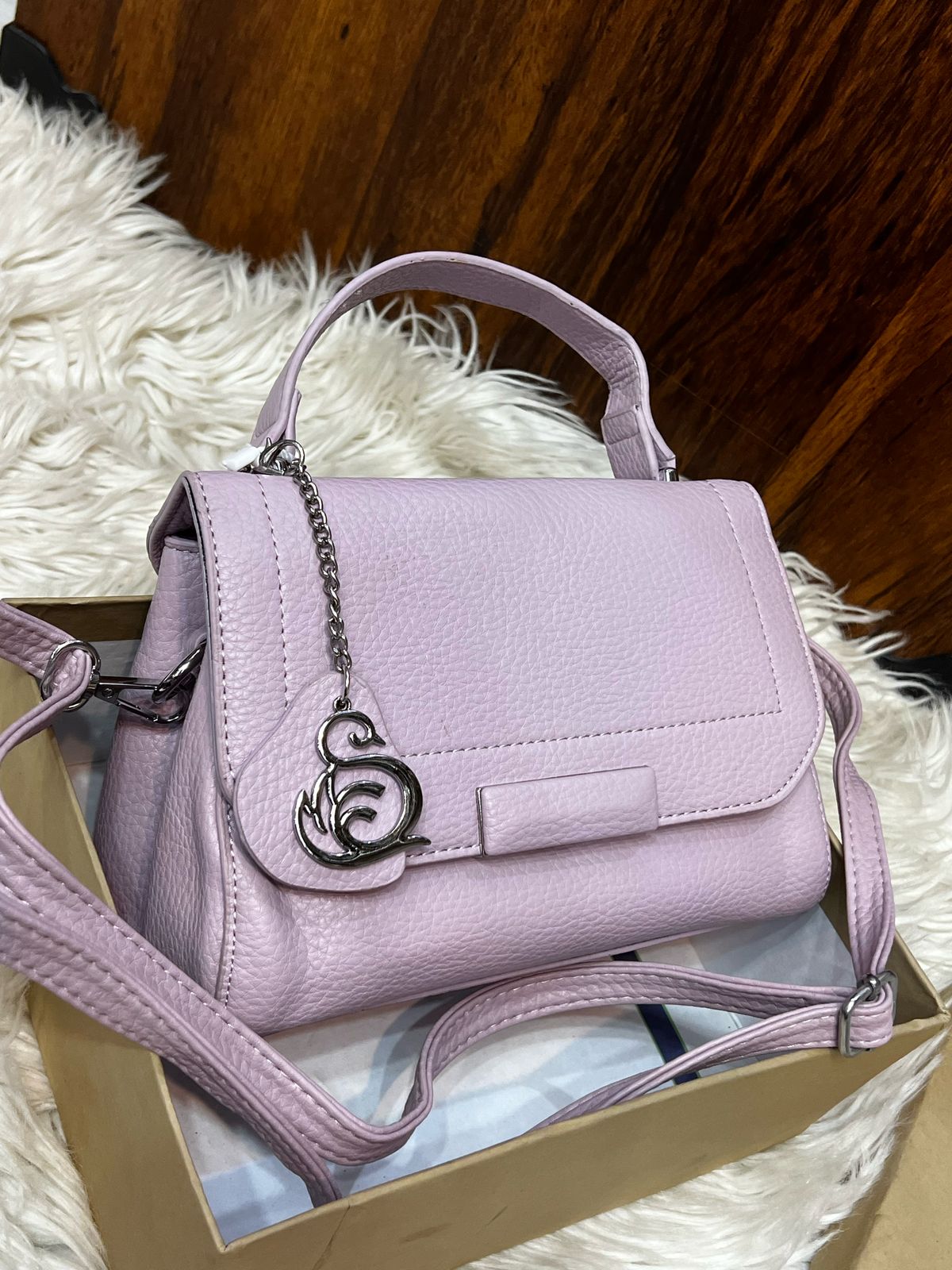 Flappy hand bag