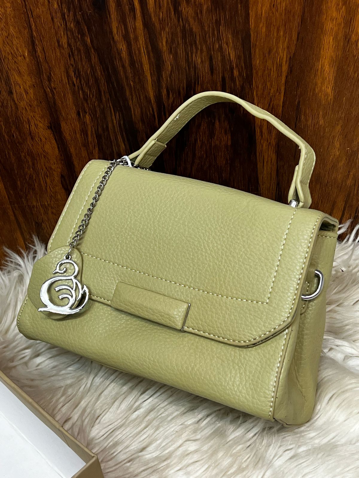 Flappy hand bag