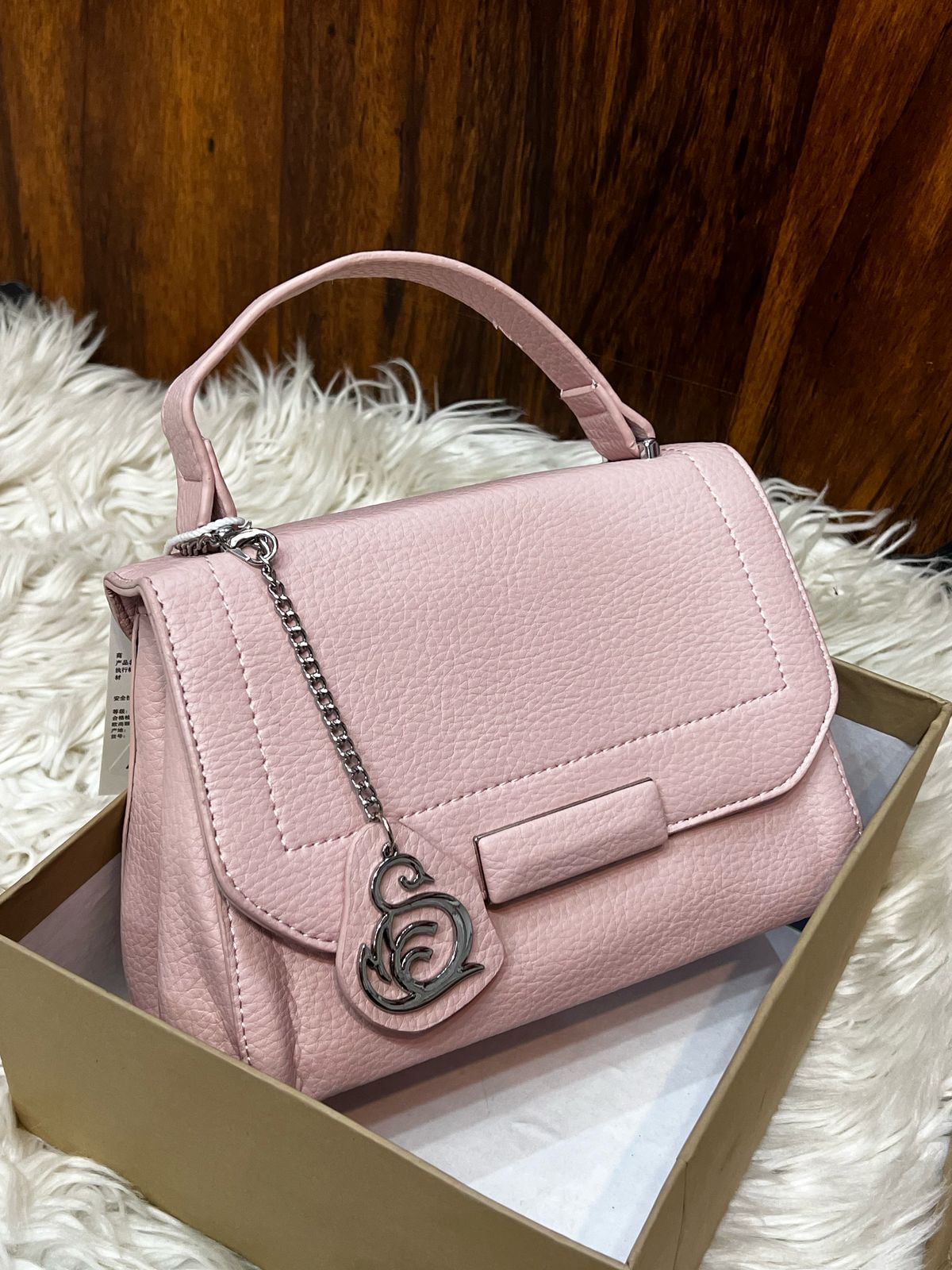 Flappy hand bag