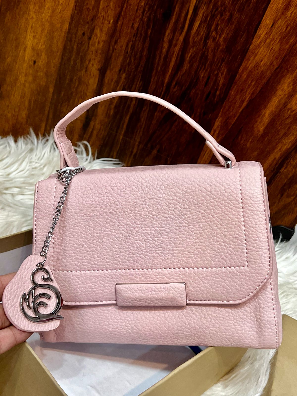 Flappy hand bag
