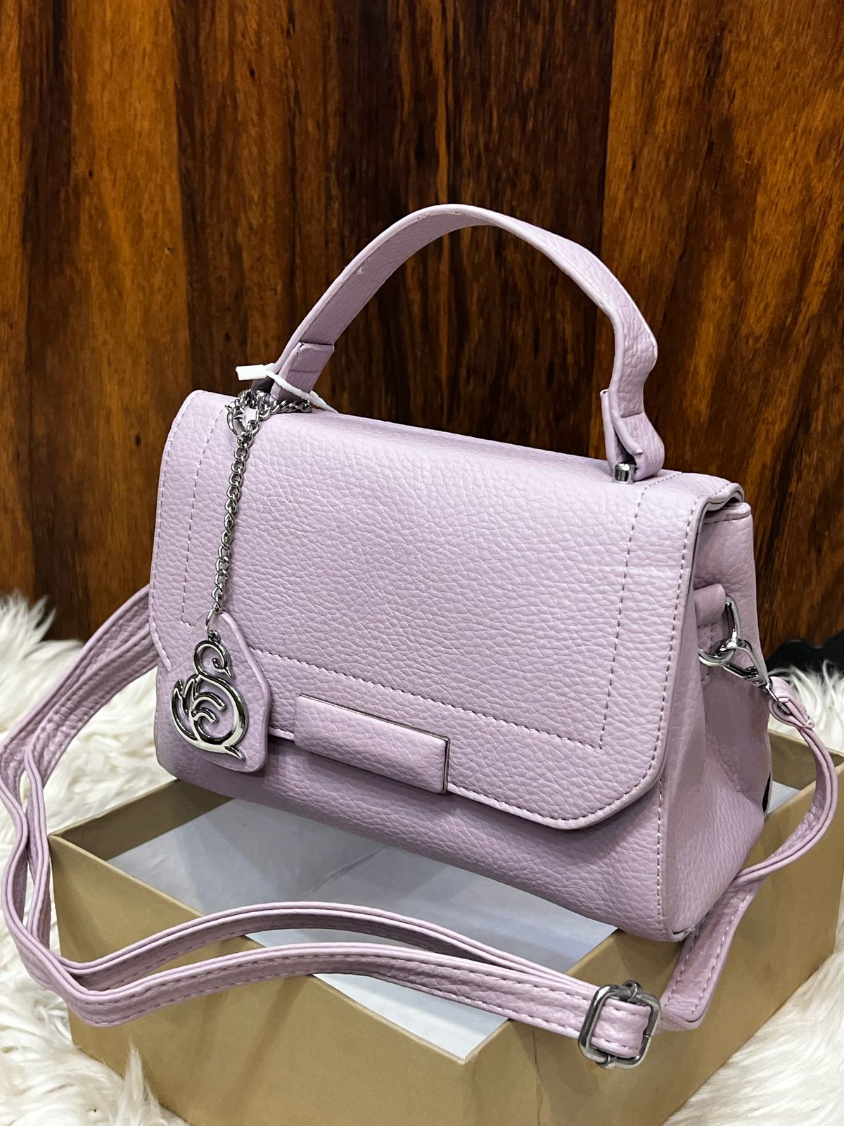 Flappy hand bag