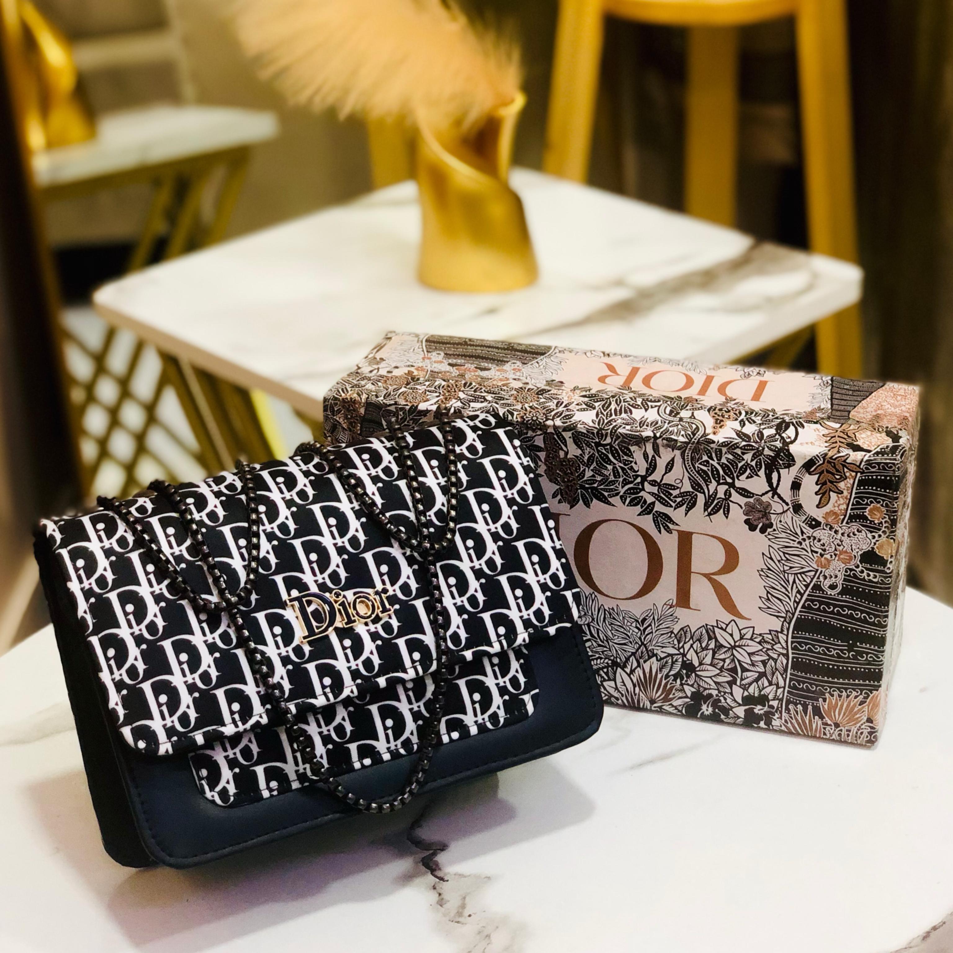 Carryin – Bagsheaven.pk